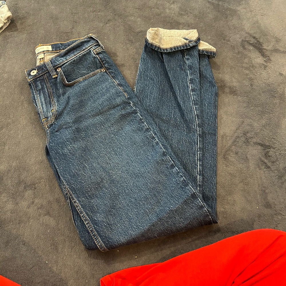 Abercrombie “90s straight mid rise” dark wash size 25 EXTRA LONG